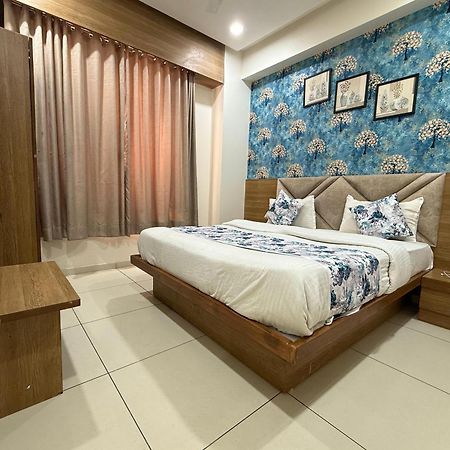 Hotelsuncity Inn Vadodara Eksteriør billede