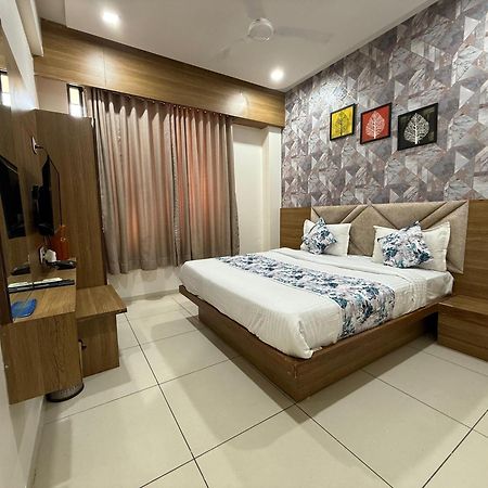 Hotelsuncity Inn Vadodara Eksteriør billede