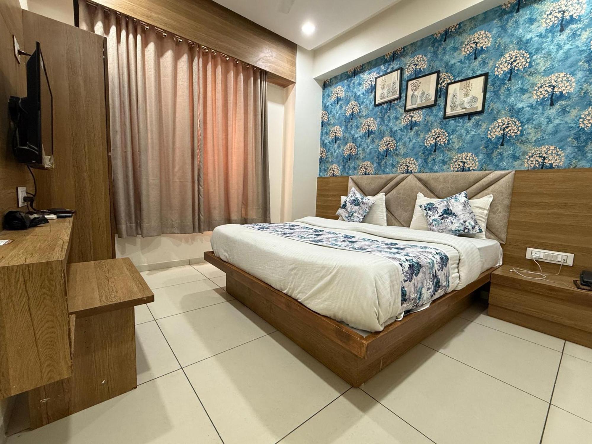 Hotelsuncity Inn Vadodara Eksteriør billede