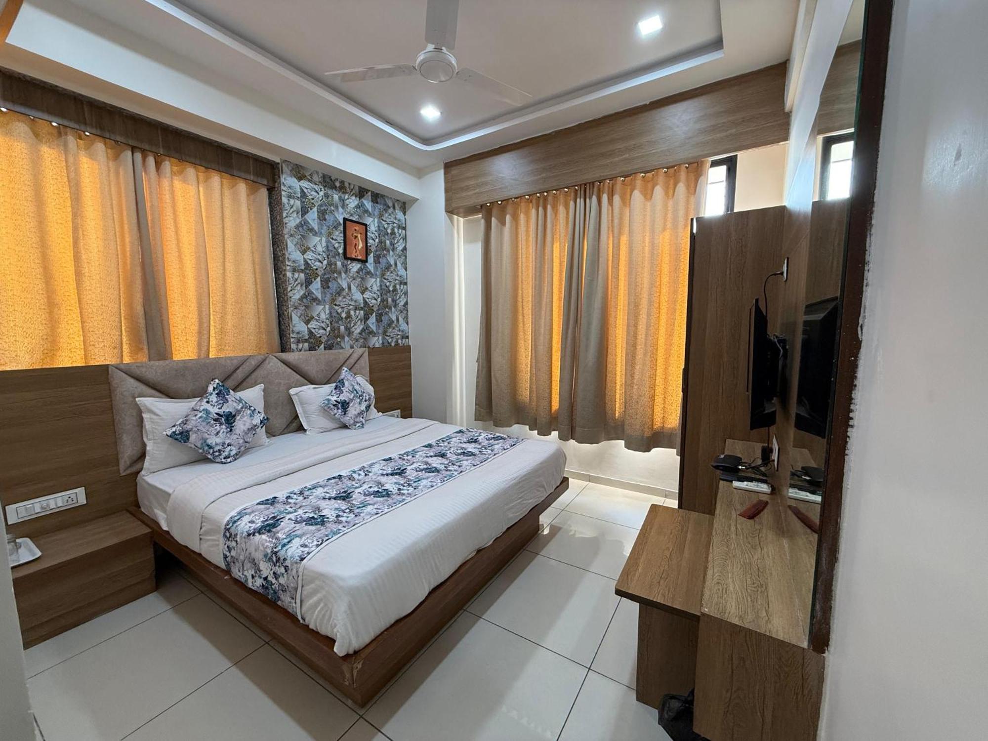 Hotelsuncity Inn Vadodara Eksteriør billede